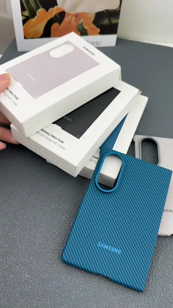 Samsung Galaxy Z Fold 8 Carbon Magnet Case | 0.8mm Slim MagSafe Magnetic Cover | Ultra Thin Aramid Fiber Phone Case